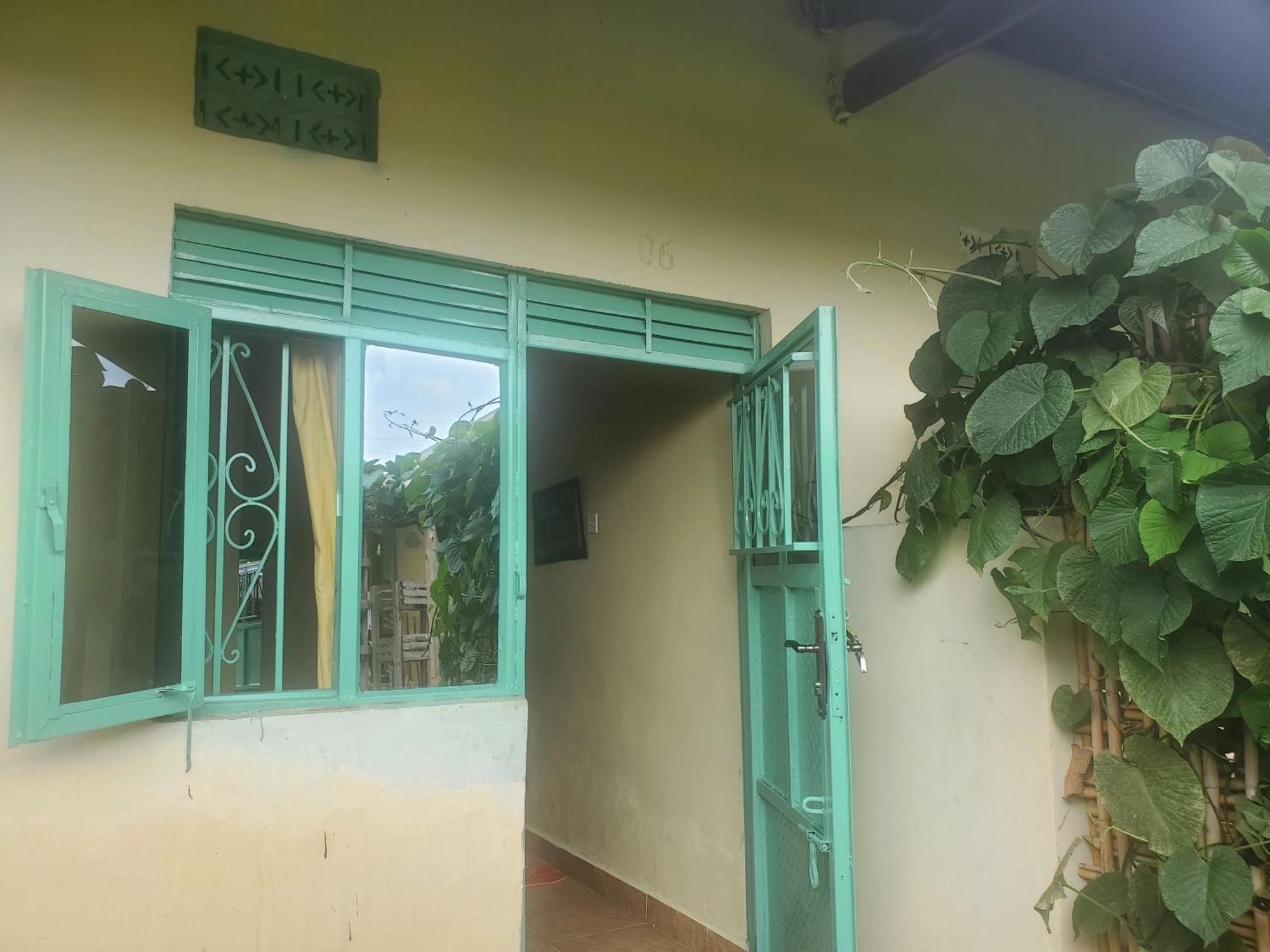 Gaia Eco Hub Bnb Fort Portal Exterior foto